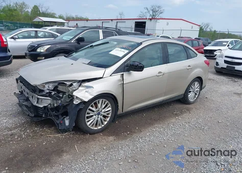 2018 Ford Focus Titanium z USA, uszkodzony, nr VIN 1FADP3J27JL279628